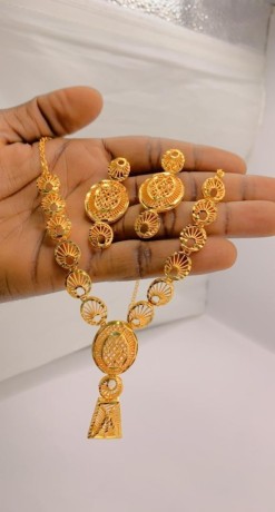 golden-necklace-and-earring-big-0