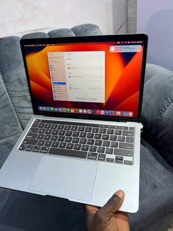 mint-uk-used-macbook-pro-2020-touchbar-big-0